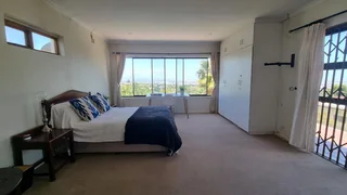 Share A Villa-Large Room with ensuite-Fully furnished and Serviced 4 Single Professional