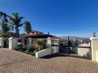 Upmarket Fully Furnished And Serviced 4 Single Professionals -Large Room with Ensuite