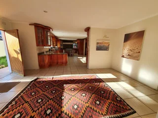 Upmarket Fully Furnished And Serviced 4 Single Professionals -Large Room with Ensuite