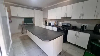 Private Ladies Student House -Fully Furnished and Serviced-Boston Bellville