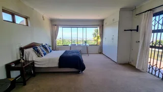 Upmarket Fully Furnished And Serviced 4 Single Professionals -Large Room with Ensuite