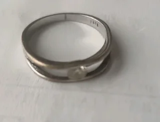 9ct white gold diamond ring