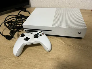 XBOX One S 500GB - R3,500