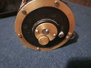 Katrol policansky monitor 4b