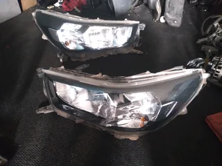 Hillux Gd 6 front light L/R normal for Sale whatsapp 0604363316