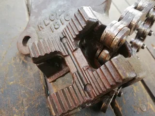 Vintage Record Pipe Vise (Price Includes Postage)