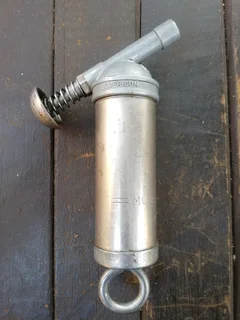 Lincoln Grease Gun (Price Includes Postage)