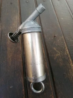 Lincoln Grease Gun (Price Includes Postage)