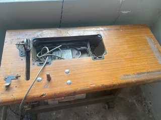 Industrial Sewing Machine Table With Motor – Solid Metal Frame