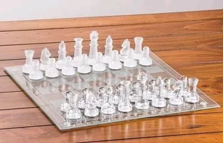 Glass Chess Set - 32 Piece Glass Chess (Brand New)