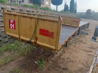 2005 Hendred Fruehauf 6 meter Front and 12 meter Rear Interlinked Flat Bed Trailers with Drop Sides.