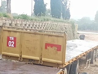 2005 Hendred Fruehauf 6 meter Front and 12 meter Rear Interlinked Flat Bed Trailers with Drop Sides.