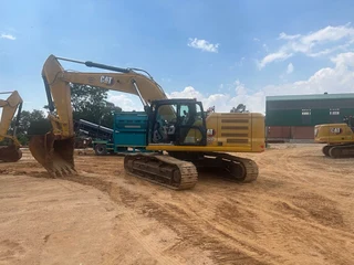 2023 Caterpillar 333 Excavator with 2,6 Cubic Meter GP Bucket