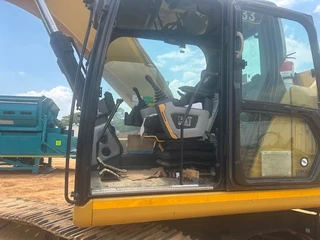 2023 Caterpillar 333 Excavator with 2,6 Cubic Meter GP Bucket