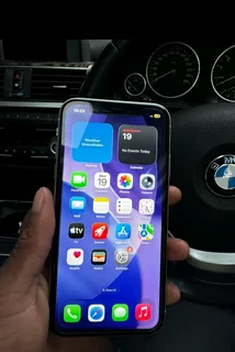 IPhone 11 64gb (clean white)