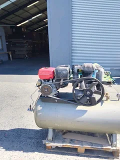 Heavy-duty Key start 250 Ltr Petrol Belt Driver Air Compressors for Sale