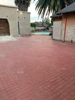 Room Available in  Birchleigh North