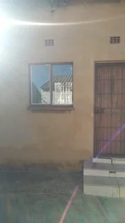 Back Rooms immediately available to rent in Rockville/Molapo for 2026 from R1100 call now 0697910808