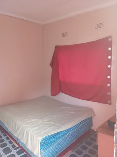 Back Rooms immediately available to rent in Rockville/Molapo for 2026 from R1100 call now 0697910808