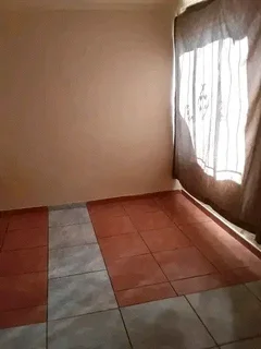 Back Rooms immediately available to rent in Rockville/Molapo for 2026 from R1100 call now 0697910808