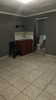  Cottage for rent in Ebony Park