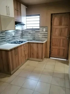  Cottage for rent in Makhulong