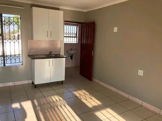  Bachelor room for rent in Birch Acres