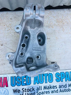 BMW F20/F21 1 Series 118i left front wheel hub