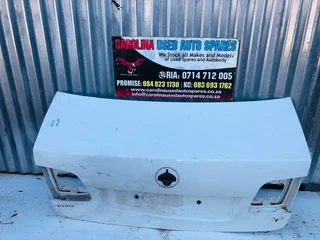 VW Polo Vivo seden bootlid