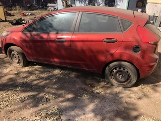Ford Fiesta hatchback stripping for parts (rusty)