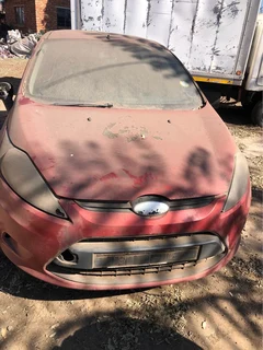 Ford Fiesta hatchback stripping for parts (rusty)