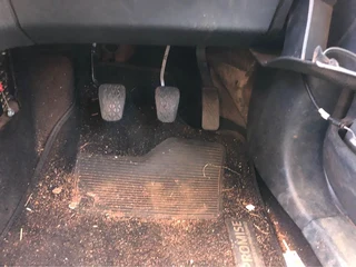 Ford Fiesta hatchback stripping for parts (rusty)