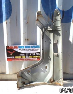 Toyota Land Cruiser 76 series right side fender taking wheel arch