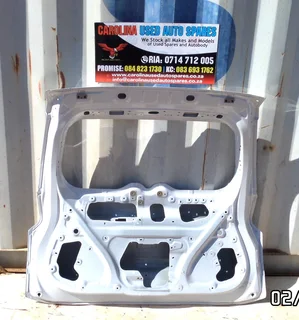 Mitsubishi Pajero Sport tailgate