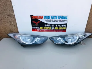 Hyundai Elantra right side headlight remaining
