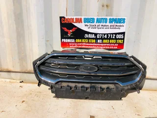 Ford Ecosport radiator grill with chrome trimming