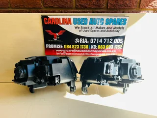 Jeep Cherokee SRT left and right side xenon headlights