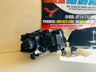 Jeep Cherokee SRT left and right side xenon headlights