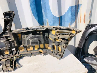 Mercedes Benz W164/X164 ML-class front bumper with pdc holes