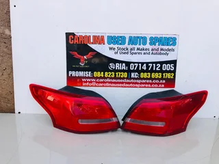 Ford Focus left and right side outer taillight (sedan)