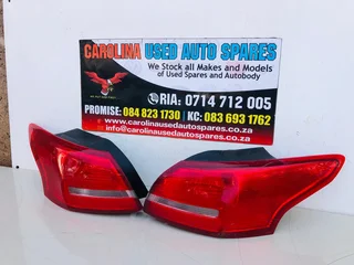 Ford Focus left and right side outer taillight (sedan)