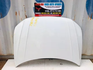 VW Tiguan white bonnet