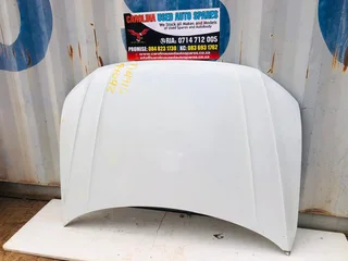 VW Tiguan white bonnet