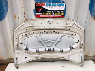 VW Tiguan white bonnet