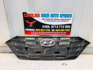 Hyundai Grand i20 active radiator grill with badge