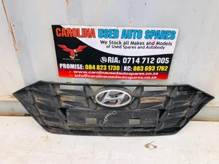 Hyundai Grand i20 active radiator grill with badge