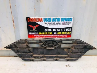 Hyundai Grand i20 active radiator grill with badge