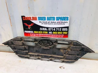 Hyundai Grand i20 active radiator grill with badge