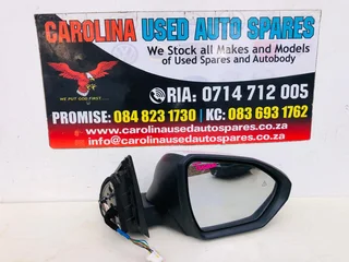 Hyundai Tucson right side electronic mirror (cover need to be replaced)