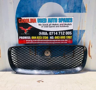 Jaguar F-pace X761 black front bumper (no badge)